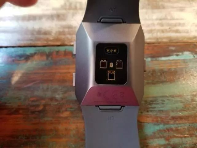 Fitbit Ionic:第一款出色的智能手表 健身、续航、智能功能方面都不错