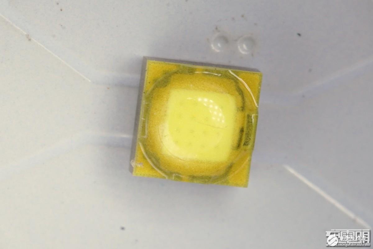 小米隨身手電筒LPB01ZM試射拆解