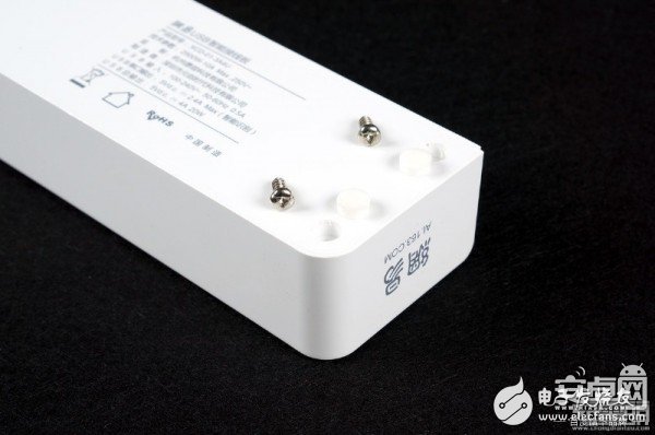 USB口独立智能识别 网易首款插线板拆解与评测