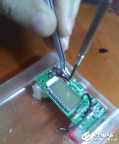 利用闲置手机电池制作充电宝