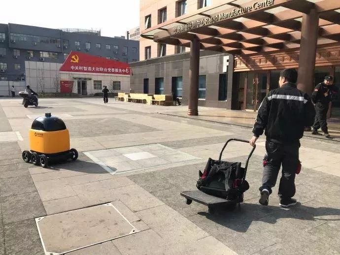 “快递最后一公里”难题将被攻克,快递机器人有望6月上岗
