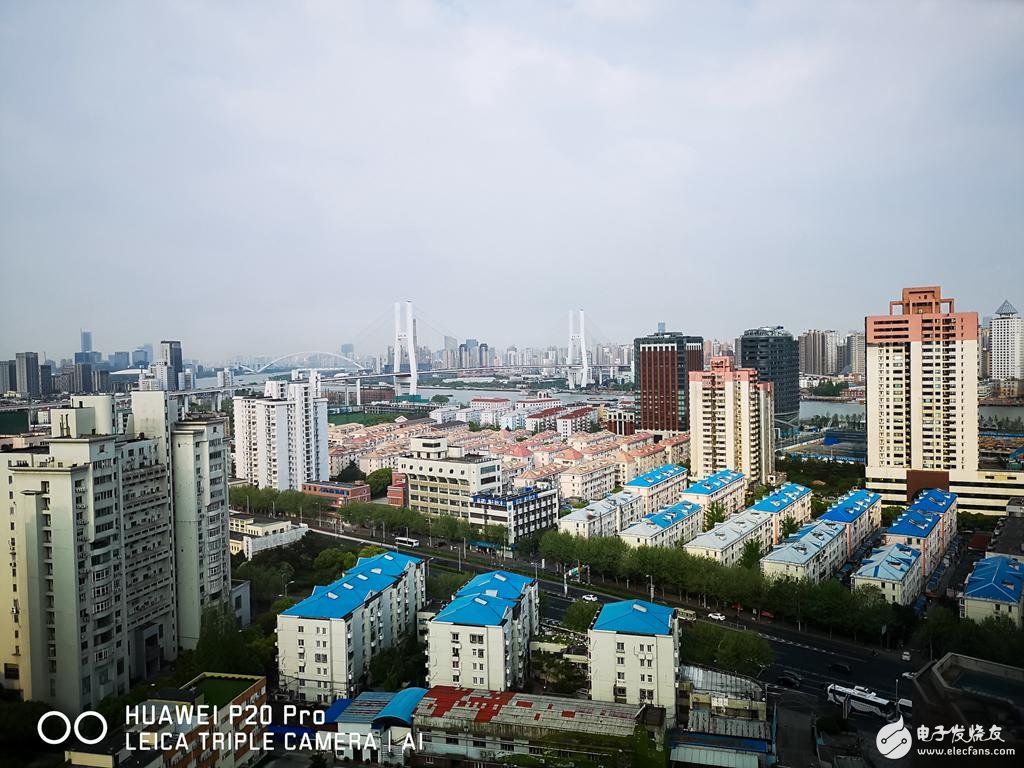 1,史无前例的徕卡三摄和4000万像素是否真的实用?