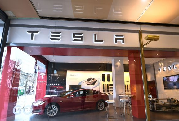 SpaceX架设卫星宽频网络 可用以处理Tesl...