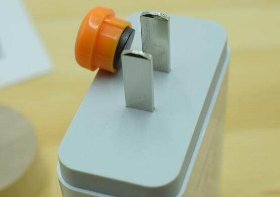 绿联qc3.0快速充电器评测(外观、性能、兼容测试)