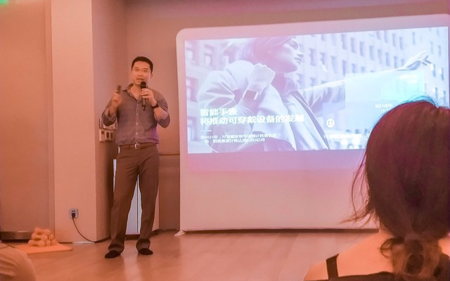 Fitbit在北京举办了新闻发布会推出了旗下最新的智能手表FitbitVersa™
