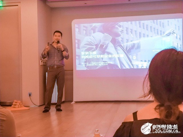 Fitbit在北京举办了新闻发布会推出了旗下最新的智能手表FitbitVersa™