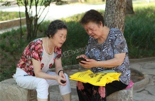 互联网或为我们提供便捷,或为“他们”生活中难以逾越的大山