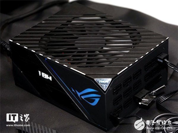 华硕ROG推出首款ROG THOR电源,正面加入O