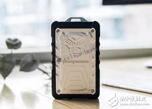 这款充电宝堪称充电宝界的“诺基亚”,坚固可靠又超大容量