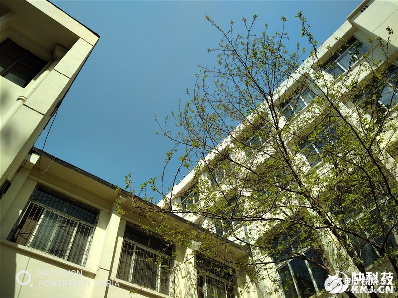 努比亚V18上手评测:长续航+小牛语音 当之无愧最实用千元机