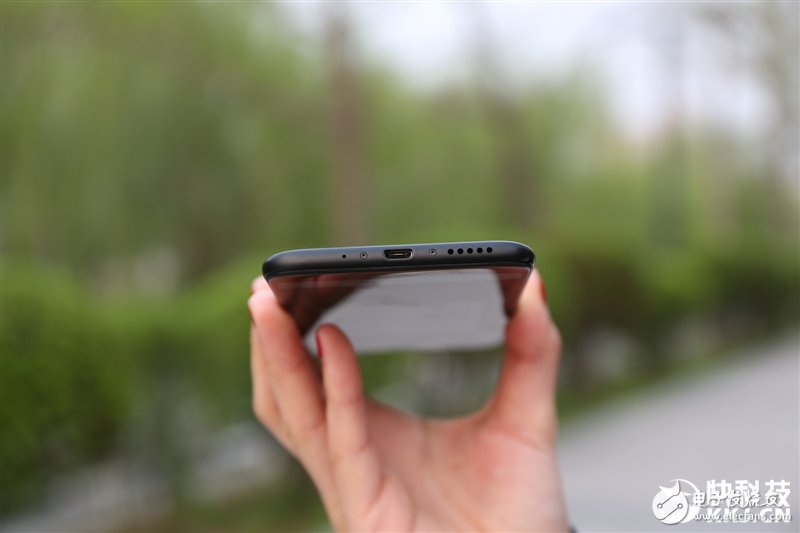 努比亚V18上手评测:长续航+小牛语音 当之无愧最实用千元机