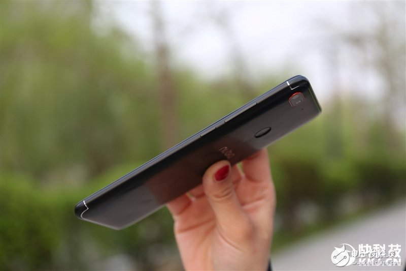 努比亚V18上手评测:长续航+小牛语音 当之无愧最实用千元机