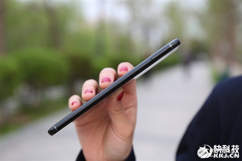 努比亚V18上手评测:长续航+小牛语音 当之无愧最实用千元机