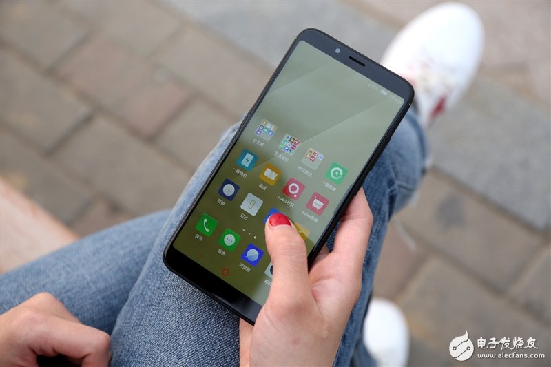 努比亚V18上手评测:长续航+小牛语音 当之无愧最实用千元机