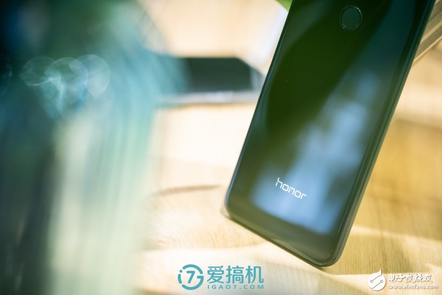荣耀9i上手评测:暗光自拍和极速人脸识别是它的杀手锏