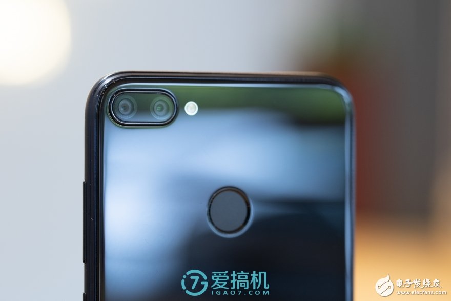 荣耀9i上手评测:暗光自拍和极速人脸识别是它的杀手锏
