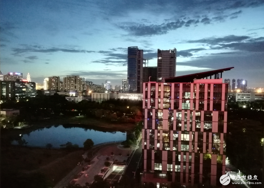 荣耀9i上手评测:暗光自拍和极速人脸识别是它的杀手锏