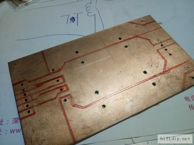 PCB背面把不用的部分用记号笔画出来,是不是很简单,在复杂的也可以哦,中学美术没学好,不怎么美。