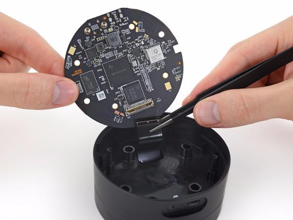 Amazon Echo Dot智能蓝牙音箱拆解，这款精美外观设计的蓝牙音箱的内部长什么样