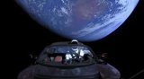太空跑车特斯拉中的假人“Starman”用来测试...