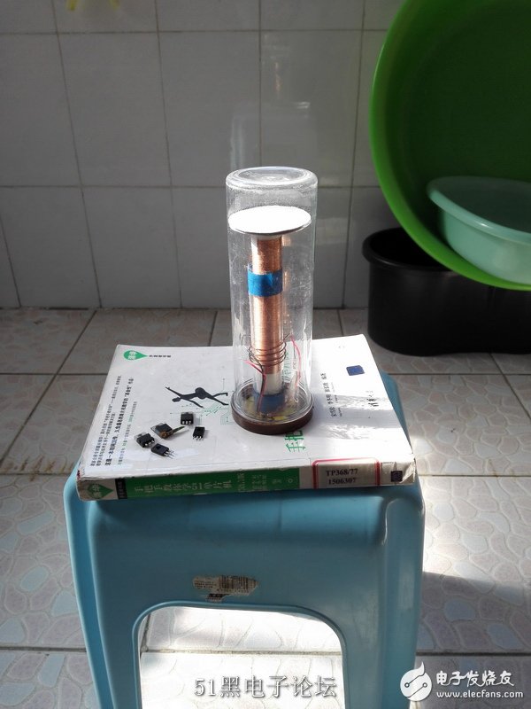 如何制作一个简易的特斯拉线圈来点亮节能灯