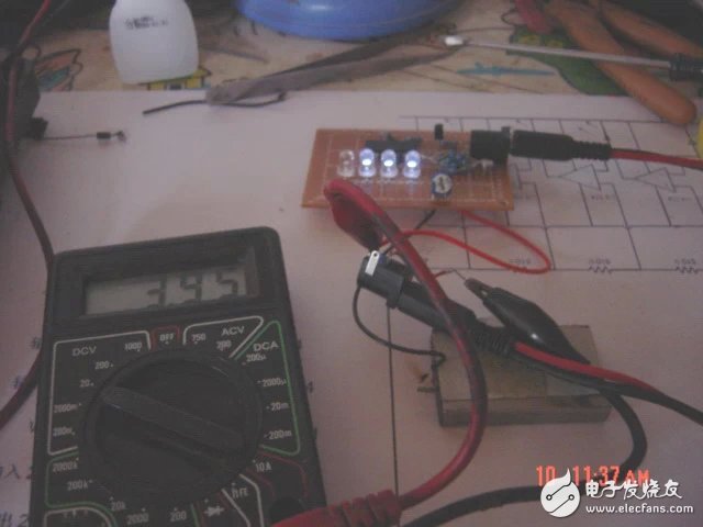 如何制作一个电量指示器?