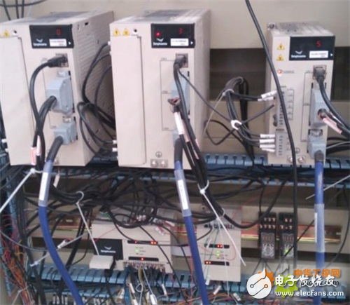 EM1系列HMI人机界面+EP1系列PLC,现实机械手工作高效和精准设计