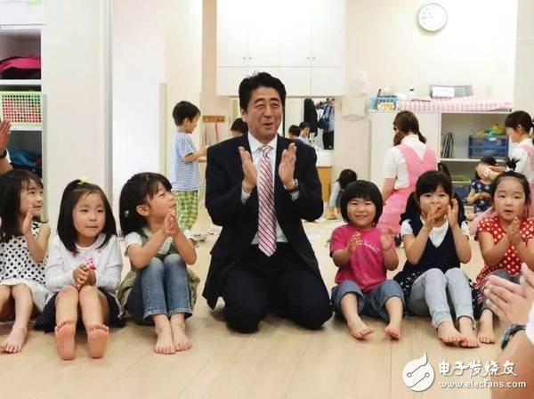 日本工厂陷入“人口危机”采用“机器人组装机器人”