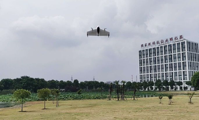 觅睿恪推出具备垂直起降功能的M600无人机