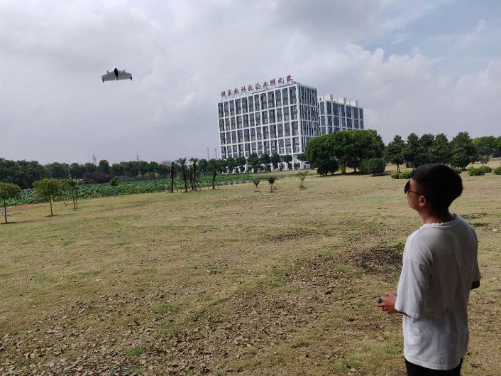 觅睿恪推出具备垂直起降功能的M600无人机