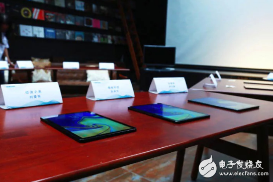 三星Galaxy Tab S4上市:兼具平板流动...