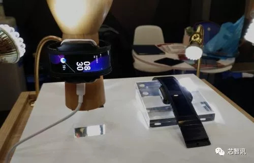 努比亚发布腕部曲面折叠屏概念性智能手机