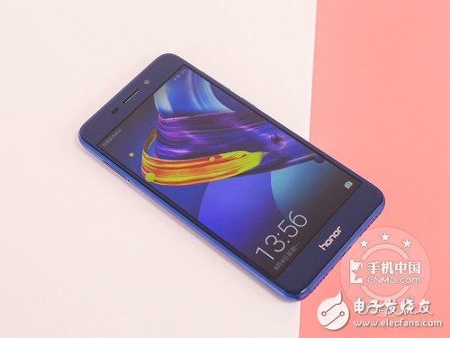 荣耀v9play,采用3gb 32gb机身存储组合设计,可现实游戏无卡顿