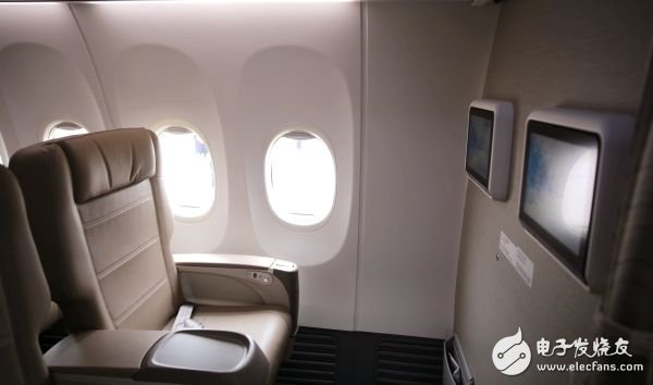 我國首架雙胞胎“字母機”裝備了類似于波音787夢想飛機的“天空內飾”