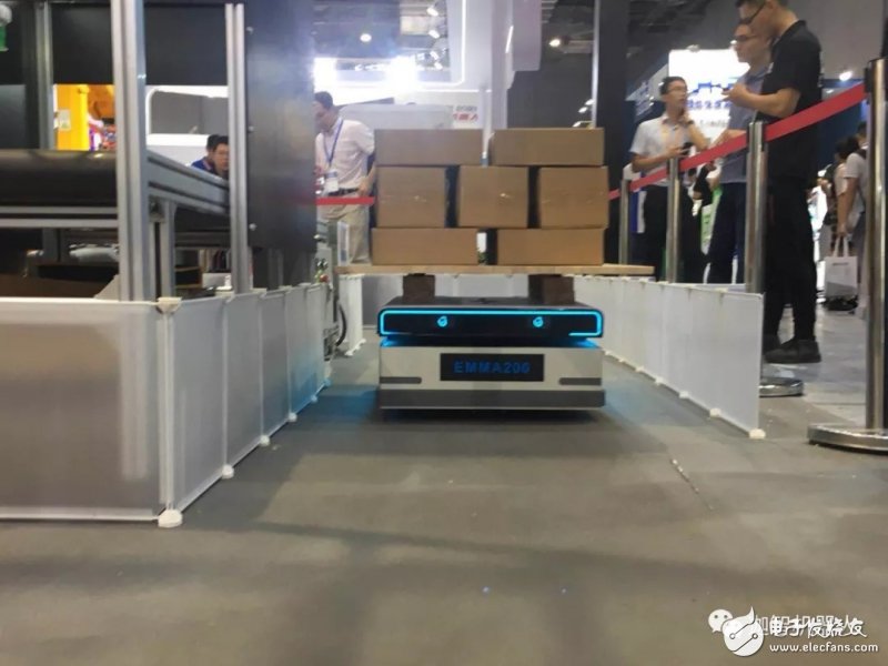 迦智科技,攜帶最新AGV產品和智慧物流解決方案亮相中國工博會