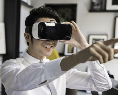索尼新專利將通過眼球追蹤等技術來盡可能防止VR的...