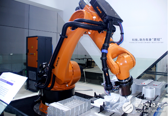 51ROBOT：展示了其工业机器人的全新产品和服务理念，助力中国智能制造升级