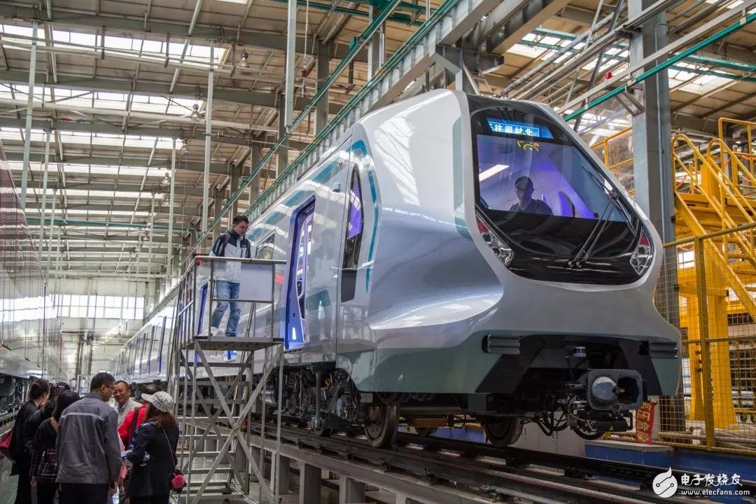 深圳地铁9号线西延线首列新车车厢内部将采用LED照明 科技感十足
