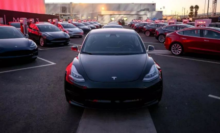 特斯拉Model 3产量跨过10万辆的关口,达到...