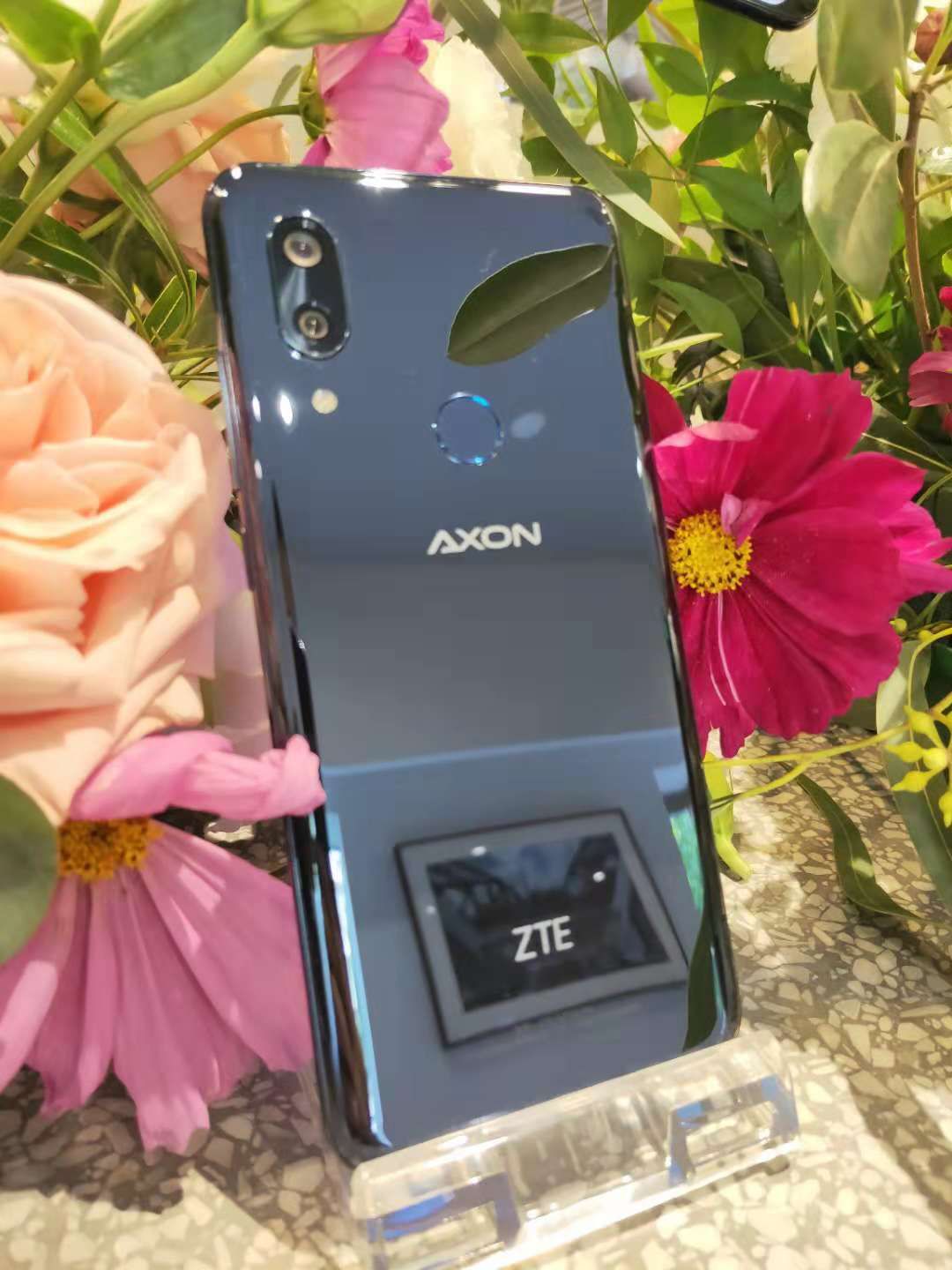 中兴手机再次召开媒体发布会,推出了旗舰产品天机axon9 pro