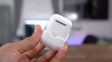 如何給AirPods耳機進行無線充電