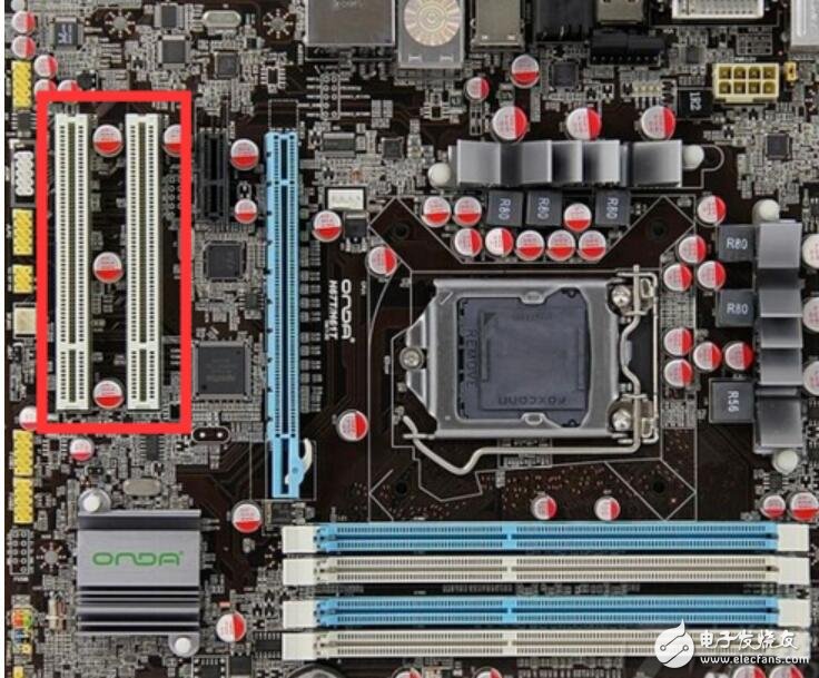 4,下面是pci-e的显卡插槽.也称总线.