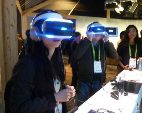 VR游戏市场预计到今年年底将增长220%,VR头...