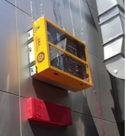 RF除了玻璃窗清洁机器人外 还在开发大型玻璃建筑清洁机器人