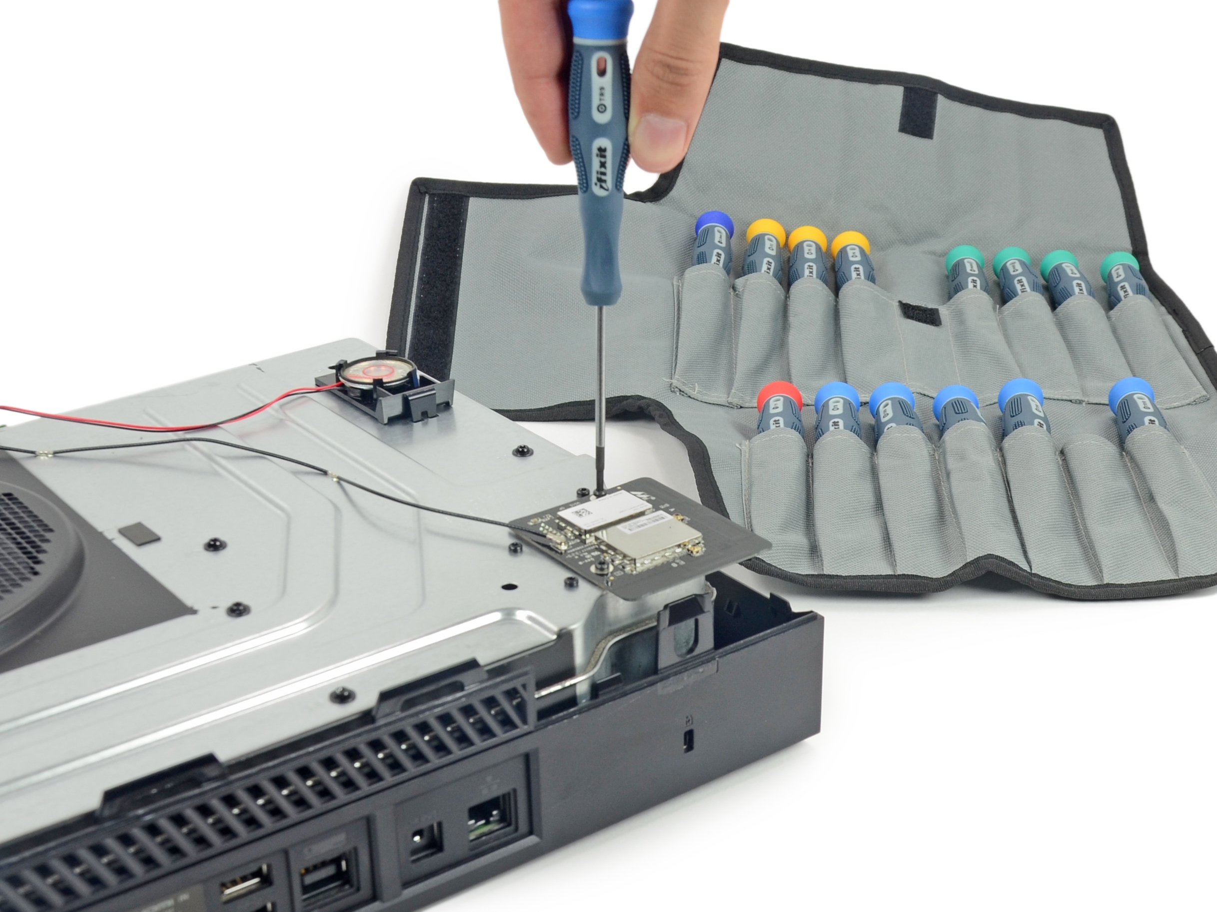 XboxOne拆解 与PS4哪个做工更好