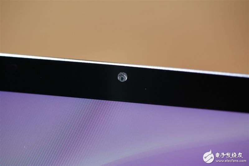 这么窄的额头上,华为依然为huawei matebook 13安上了一个前置摄像头