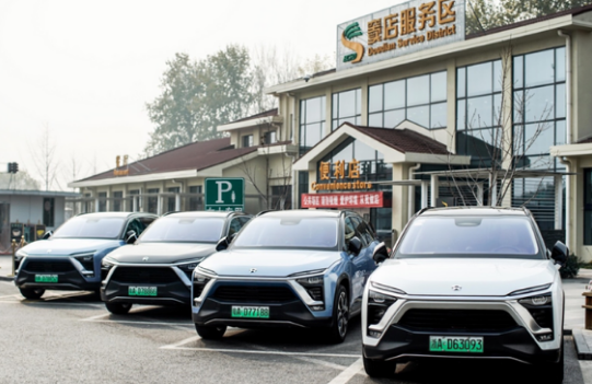 蔚来ES8高速换电模式测试 换电跟加油究竟哪一个...