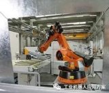 机器人替代人工实现生产线上下料自动化