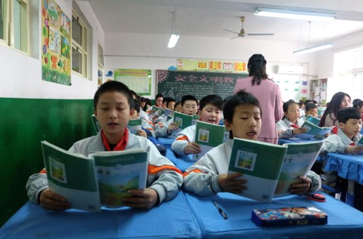 小哈机器人H2能拓展孩子学习场景 给亲子教育带来...