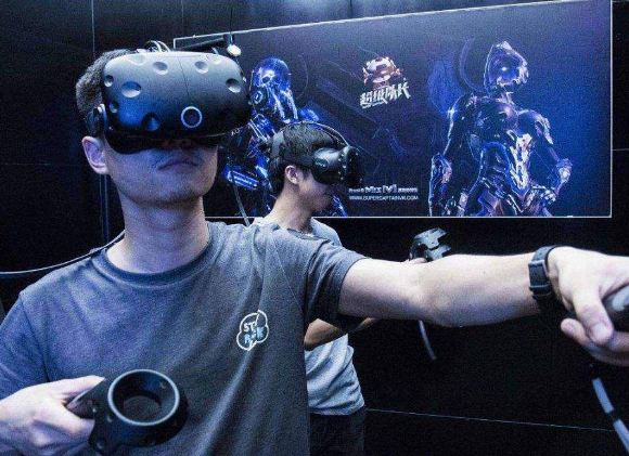 目前AR的技术已经比较成熟 平时我们用手机就可以...